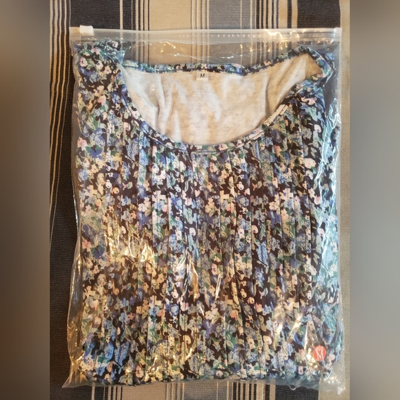 Floral Women's Top - Picture 1 of 6